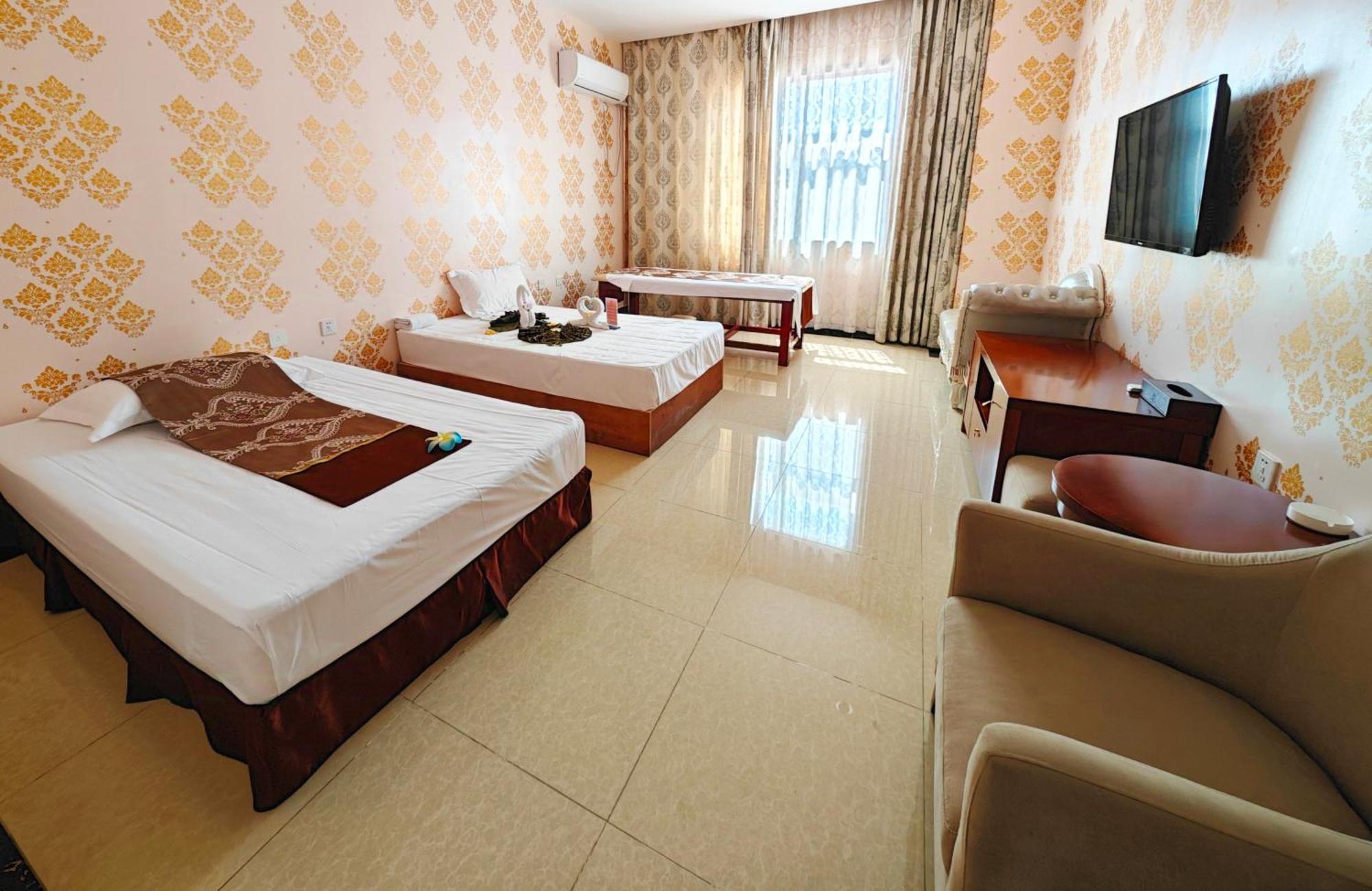 Golden Peacock Hotel Blantyre Exterior photo